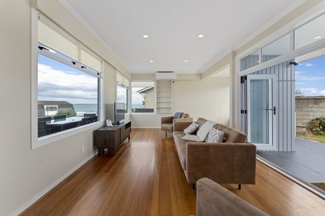 Photo of property in 2 Kapiti Terrace, Castlecliff, Whanganui, 4501