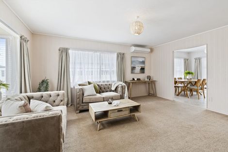 Photo of property in 15a Edward Avenue, Orewa, 0931