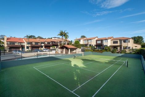 Photo of property in 22/8 Tobago Place, Sunnynook, Auckland, 0620