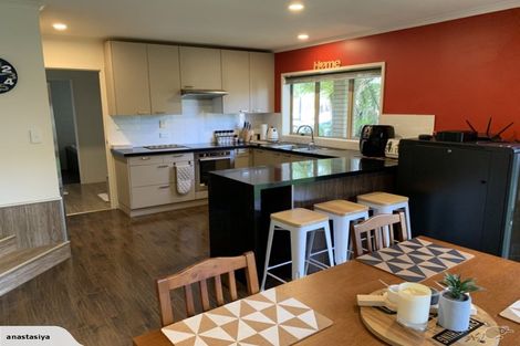 Photo of property in 13 Crimson Park, Oteha, Auckland, 0632