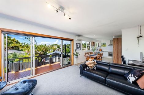 Photo of property in 1/2 Intrepid Place, Torbay, Auckland, 0630