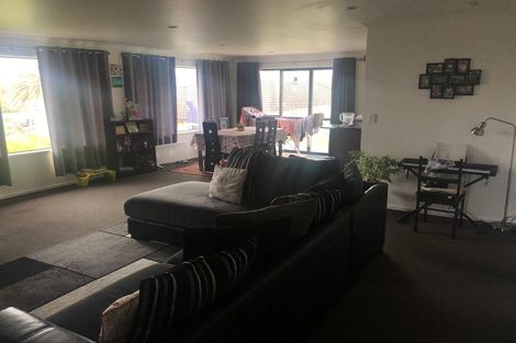 Photo of property in 21 San Domingo Rise, Henderson, Auckland, 0612