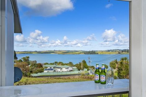 Photo of property in 22 Oxford Street, Whakapirau, Maungaturoto, 0583