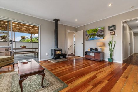 Photo of property in 18 Temuri Place, Glendene, Auckland, 0602