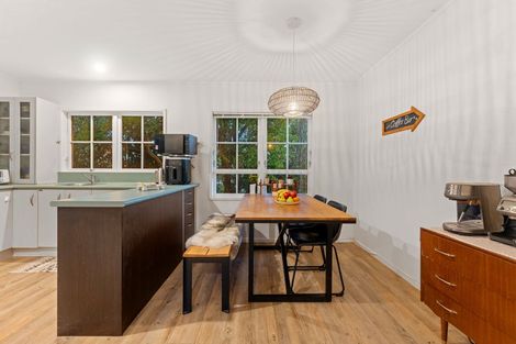 Photo of property in 2/220 East Coast Road, Forrest Hill, Auckland, 0620