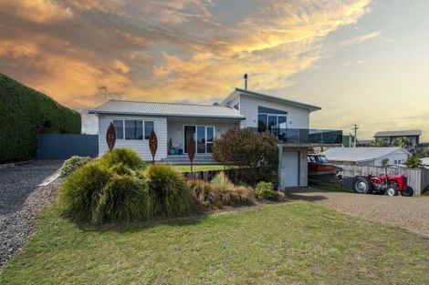 Photo of property in 18 Robbie Street, Foxton Beach, Foxton, 4815
