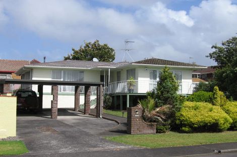 Photo of property in 3 Tanoa Place, Glendene, Auckland, 0602