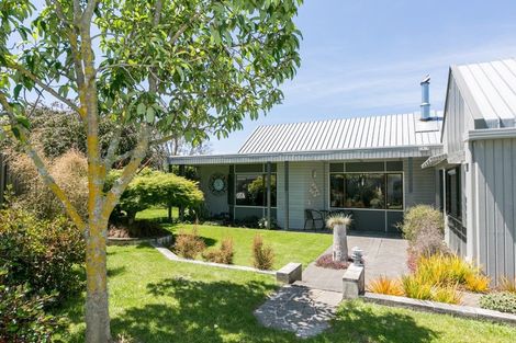 Photo of property in 2 Matthews Place, Taradale, Napier, 4112