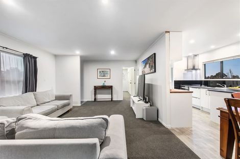 Photo of property in 4 Midgley Road, West Harbour, Auckland, 0618