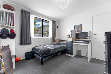 Photo of property in 3 Denarius Lane, Glendene, Auckland, 0602