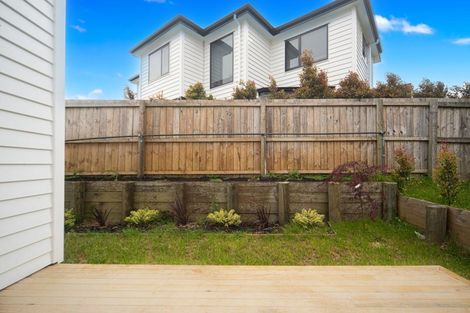 Photo of property in 13c Windermere Crescent, Blockhouse Bay, Auckland, 0600