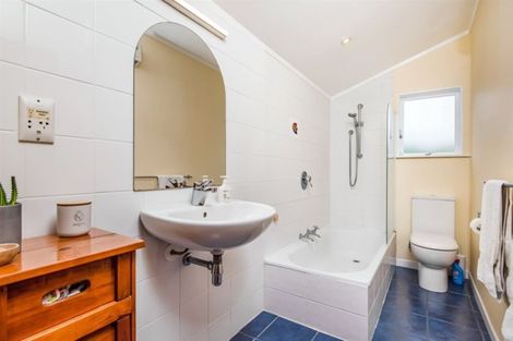 Photo of property in 2/26 Glenvar Road, Torbay, Auckland, 0630