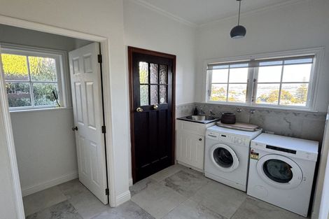 Photo of property in 14 Roslyn Road, Bluff Hill, Napier, 4110