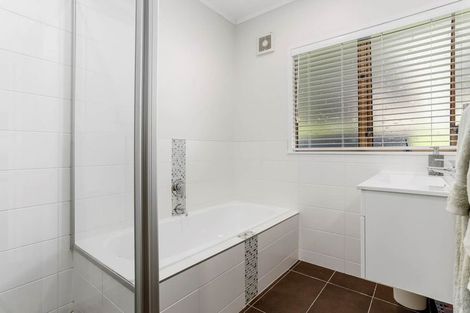Photo of property in 2/54 Mayfair Crescent, Mairangi Bay, Auckland, 0630