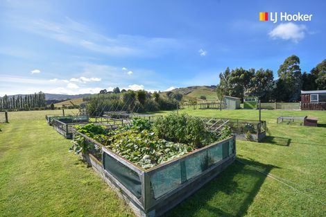 Photo of property in 24 Surrey Bay Road, Waihola, Outram, 9073