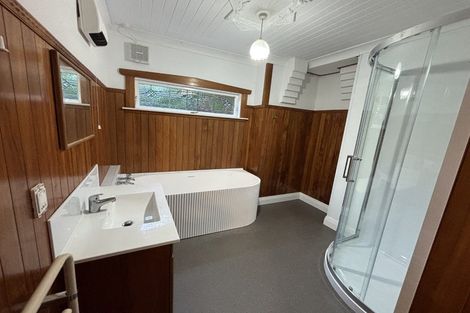 Photo of property in 30 Napier Street, Karaka Bays, Wellington, 6022