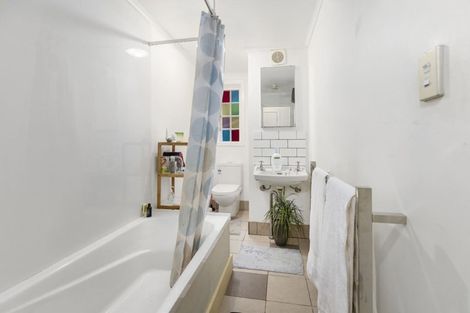 Photo of property in 51 Northland Road, Northland, Wellington, 6012