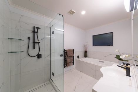 Photo of property in 86a Pahiatua Street, Hokowhitu, Palmerston North, 4410