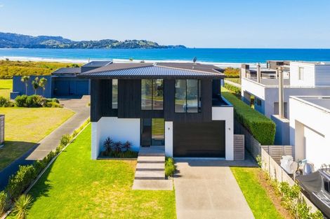 Photo of property in 27 Taumata Road, Omaha, 0986