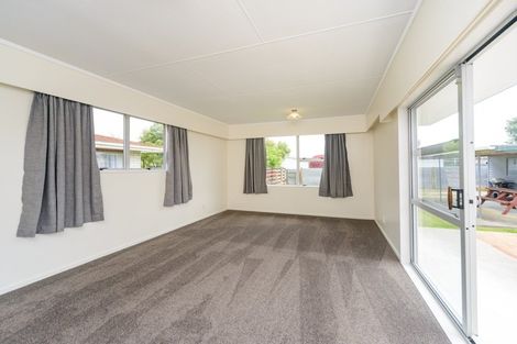 Photo of property in 11 Raglan Avenue, Cloverlea, Palmerston North, 4412