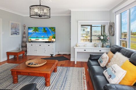 Photo of property in 35 Nash Parade, Foxton Beach, Foxton, 4815