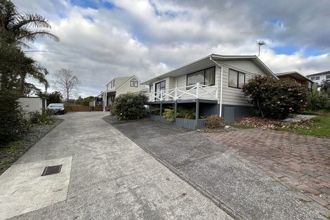 Photo of property in 14 Chablis Place, Henderson, Auckland, 0612