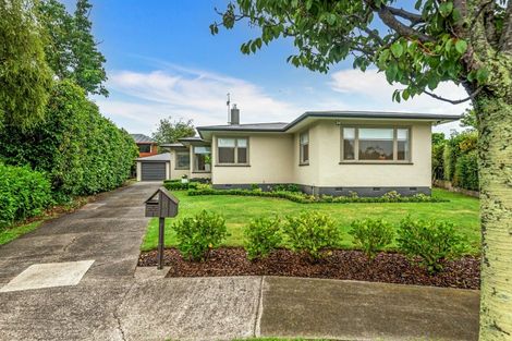 Photo of property in 11 Athlone Place, Hokowhitu, Palmerston North, 4410