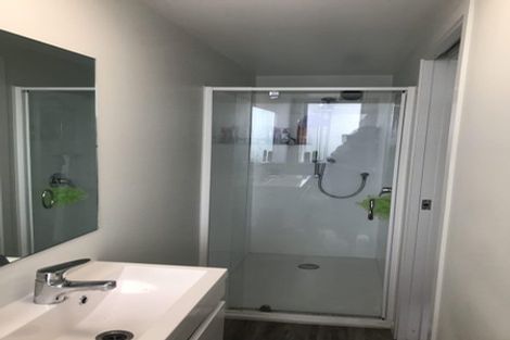 Photo of property in 92 Kelburn Parade, Kelburn, Wellington, 6012