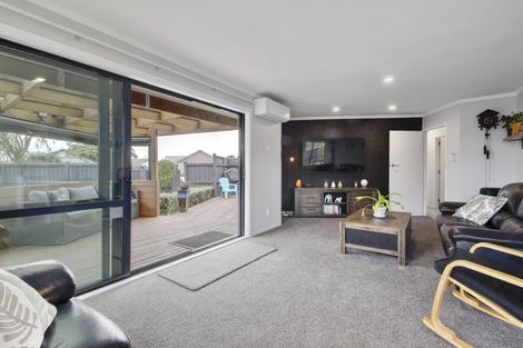 Photo of property in 6 Oakley Crescent, Hornby, Christchurch, 8042