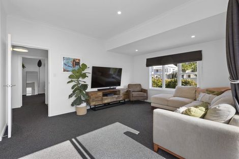 Photo of property in 15 Bracken Street, New Plymouth, 4310