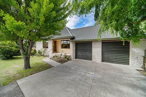 Photo of property in 2 Inglewood Place, Avonhead, Christchurch, 8042