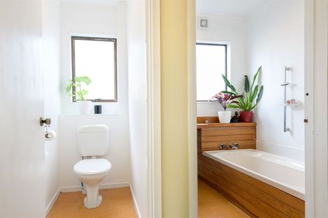 Photo of property in 62 Lyttelton Avenue, Forrest Hill, Auckland, 0620