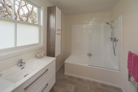 Photo of property in 2 Waikoukou Valley Road, Waimauku, 0812