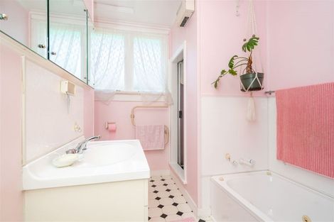 Photo of property in 121 Larnach Road, Vauxhall, Dunedin, 9013