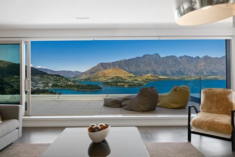 Photo of property in 6 Lordens Place, Fernhill, Queenstown, 9300
