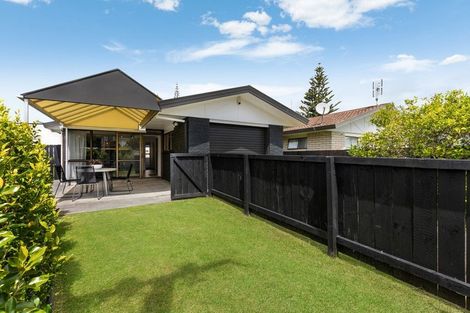Photo of property in 2/3 Centreway Road, Orewa, 0931