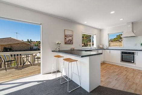 Photo of property in 14 Greta Place, Stanmore Bay, Whangaparaoa, 0932