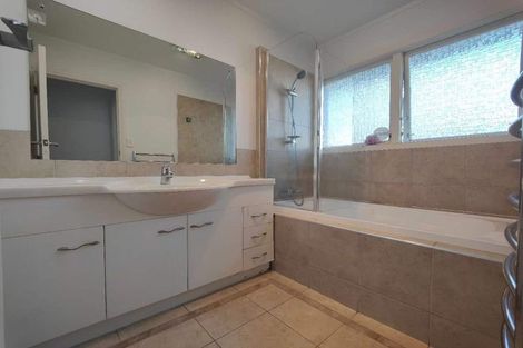 Photo of property in 24 Tyrian Close, Half Moon Bay, Auckland, 2012