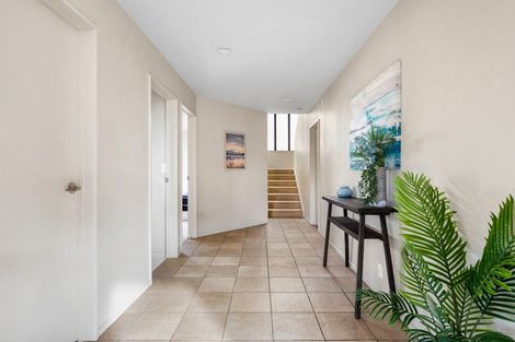Photo of property in 9a Sunbrae Grove, Mount Maunganui, 3116
