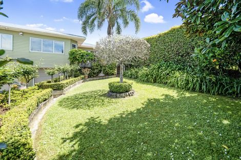 Photo of property in 72 Marine Parade, Mellons Bay, Auckland, 2014