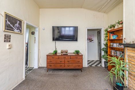 Photo of property in 17 Gloag Street, Waverley, 4510