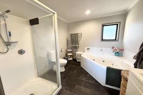 Photo of property in 35 Percy Kinsman Crescent, Riverstone Terraces, Upper Hutt, 5018