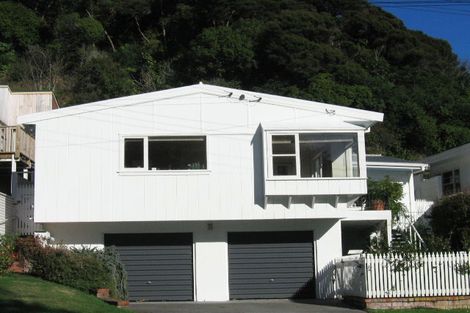 Photo of property in 26 Nikau Street, Eastbourne, Lower Hutt, 5013