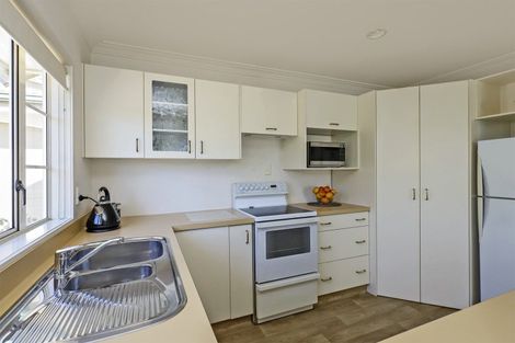 Photo of property in 1b Knightsbridge Place, Taradale, Napier, 4112