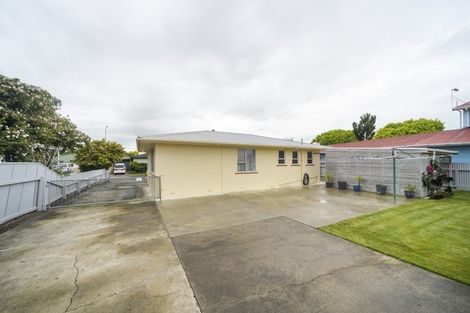 Photo of property in 19 Piper Place, Roslyn, Palmerston North, 4414