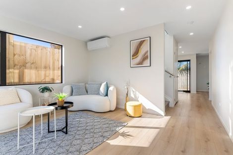 Photo of property in 16b Meadway, Sunnyhills, Auckland, 2010