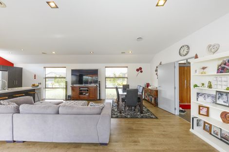 Photo of property in 16 Liberty Grove, Kelvin Grove, Palmerston North, 4414