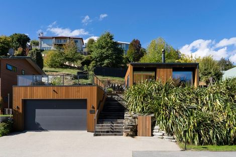 Photo of property in 67 Mcdonnell Road, Arrowtown, 9302
