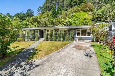 Photo of property in 139 Pinehaven Road, Pinehaven, Upper Hutt, 5019