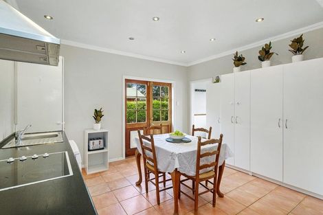 Photo of property in 6 Franklyn Road, Tawa, Wellington, 5028